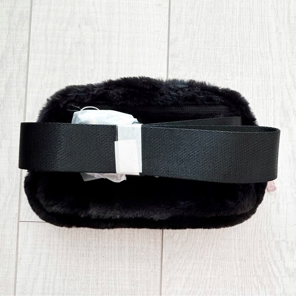 Lululemon limited edition black plush fleece belt bag - Picture 11 of 16